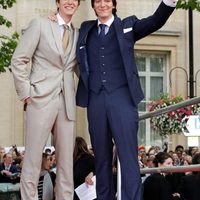 Oliver y James Phelps asistieron a la premiére de 'Las reliquias de la muerte: Parte 2'