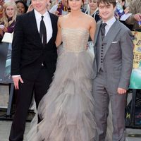 Rupert Grint, Emma Watson y Daniel Radcliffe saludan a los fans de Harry Potter