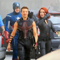 Capitán América, Ojo de Halcón y Viuda Negra en el rodaje de 'Los Vengadores'