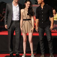 Robert Pattinson, Kristen Stewart y Taylor Lautner sonríen en Los Angeles