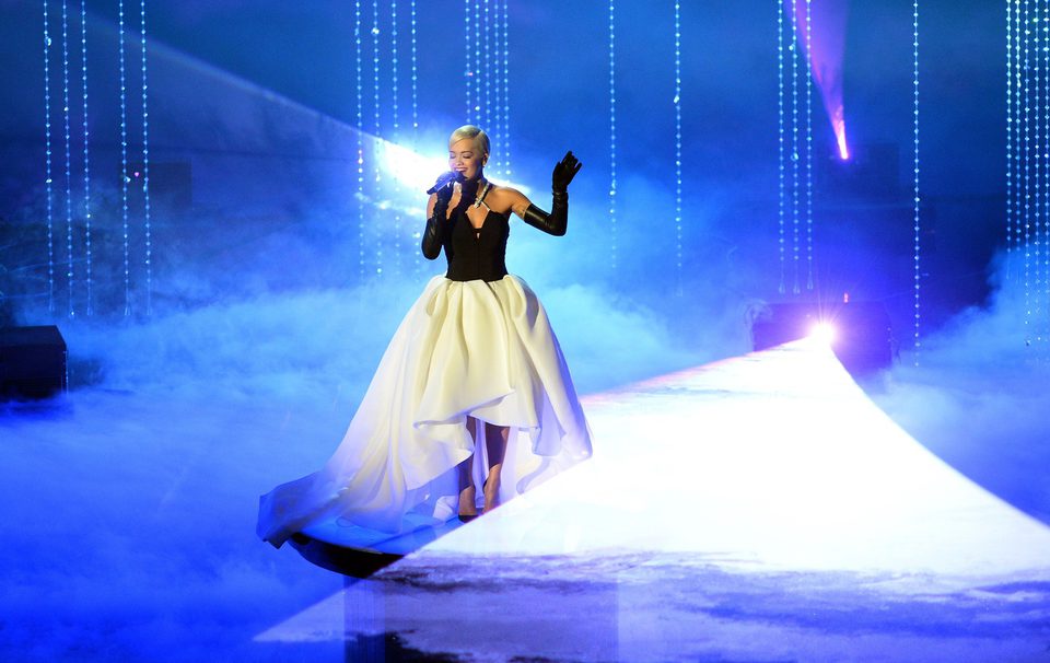 Rita Ora performs 'Grateful' at the Oscars 2015 ceremony