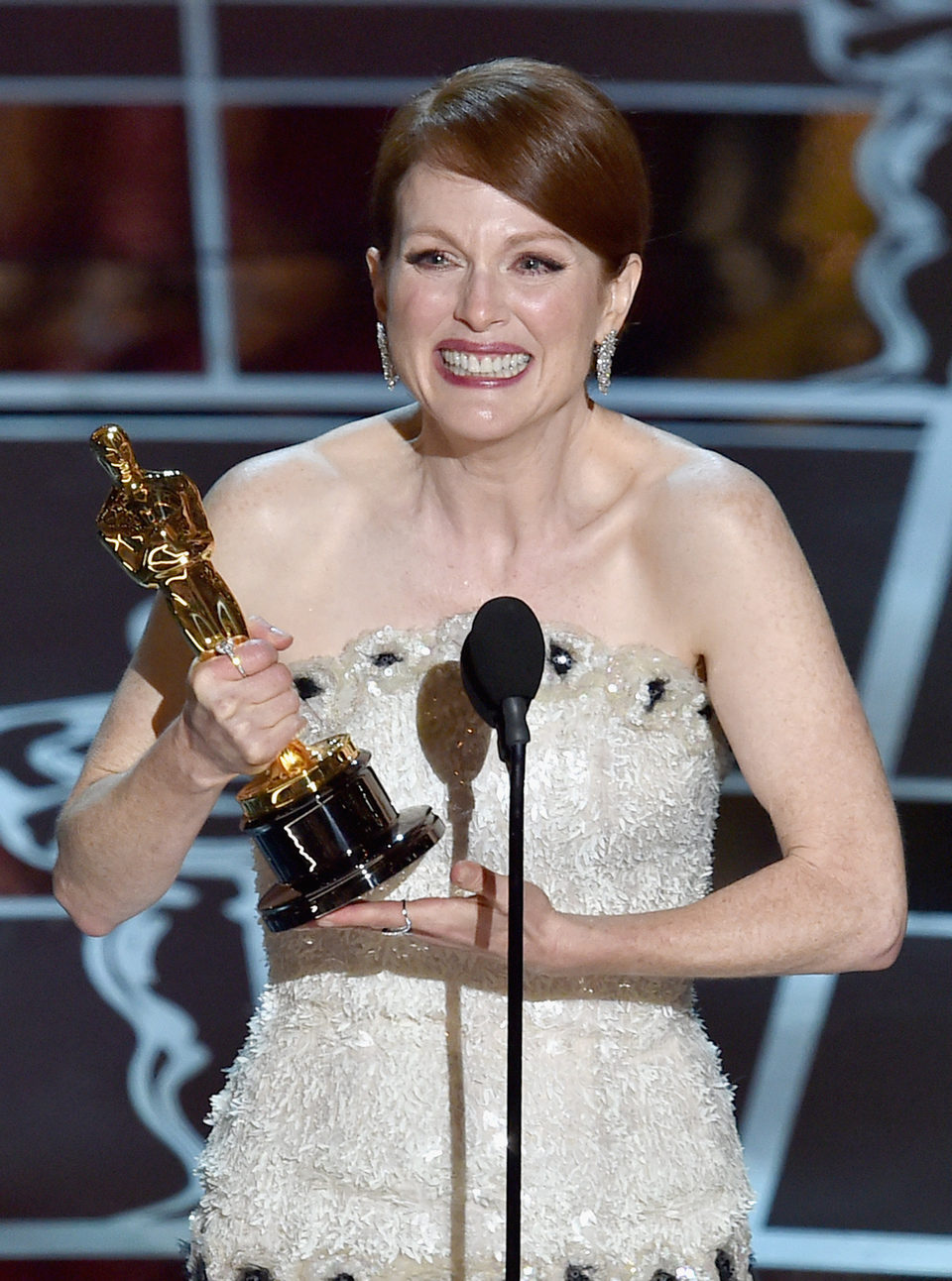 Julianne Moore wins the Best Actress award at the Oscars 2015