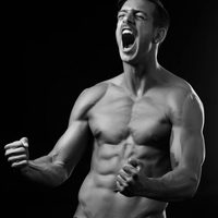 Joaquín Ferreira shows his sexy six pack