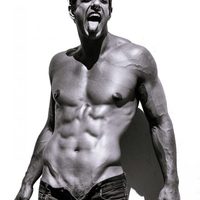 Joaquín Ferreira shows abs in a photo shoot