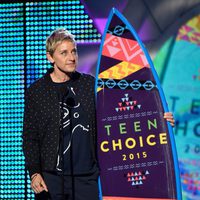 TV personality Ellen DeGeneres accepts the Choice Comedian Award onstage during the Teen Choice Awards 2015