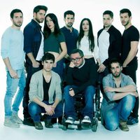 The cast of 'Los amigos raros ' and director Roberto Perez Toledo