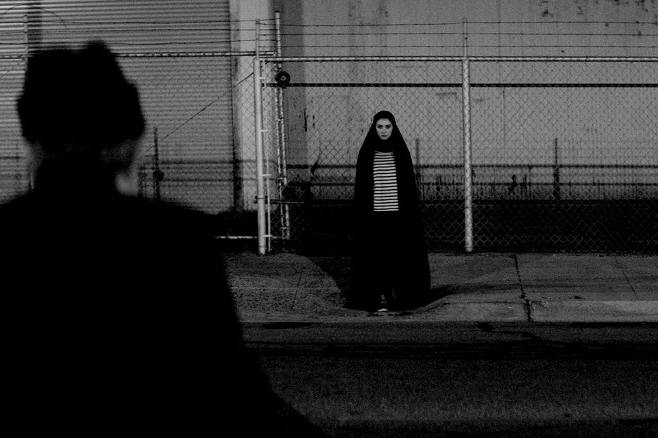 Imagen de la película A Girl Walks Home Alone at Night