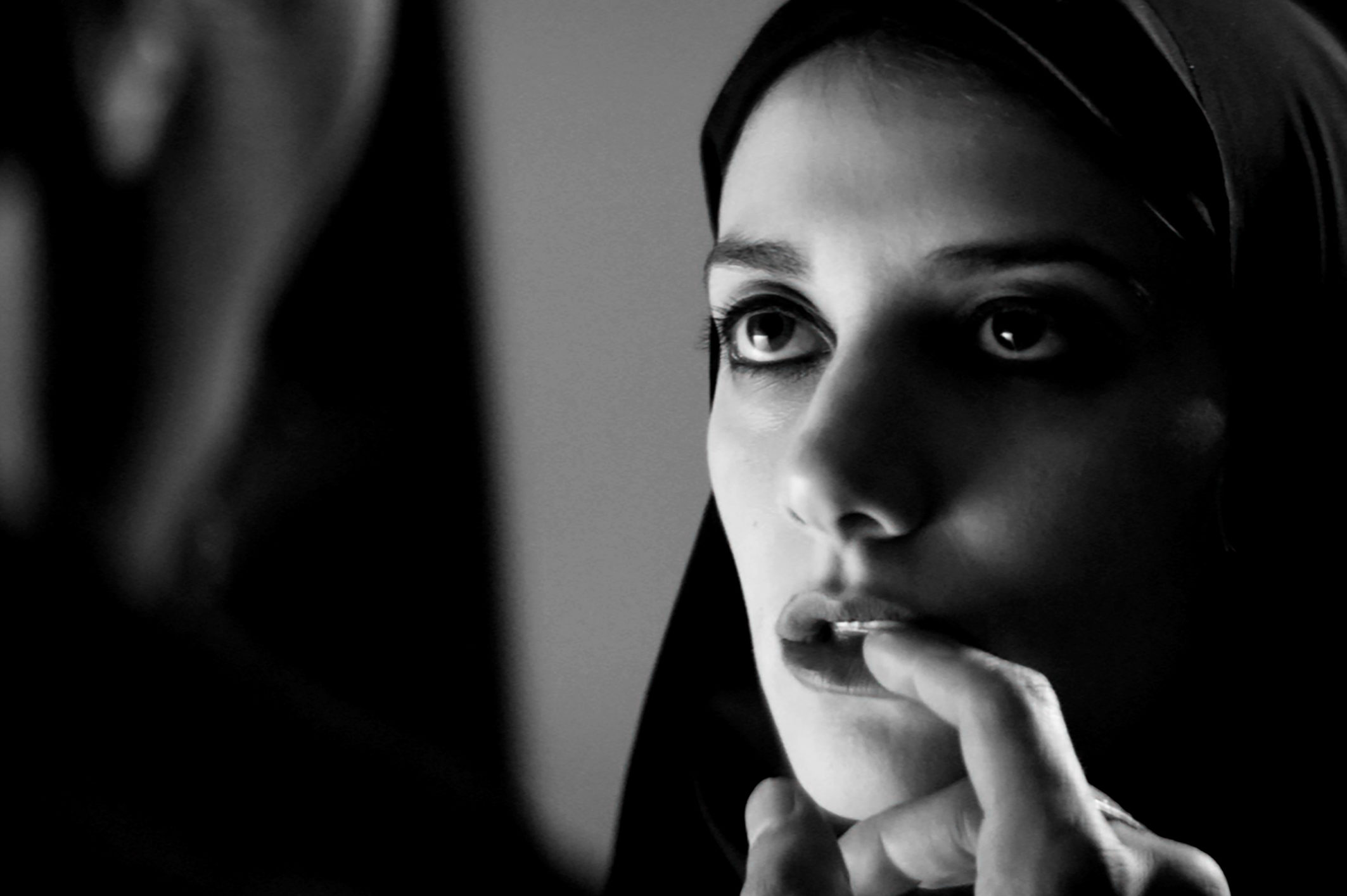 Imagen de la película A Girl Walks Home Alone at Night