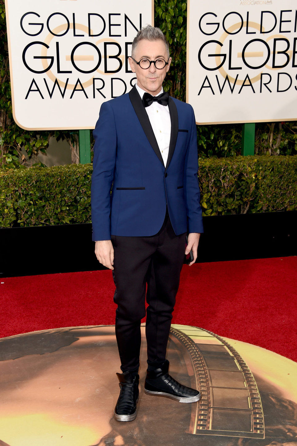 Alan Cumming in the 2016 Golden Globes red carpet