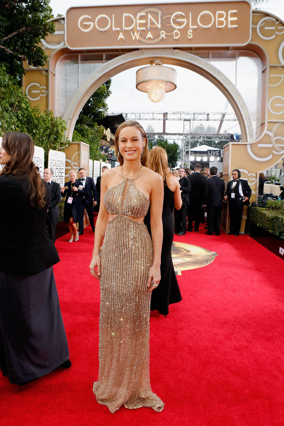 Brie Larson in the 2016 Golden Globes red carpet