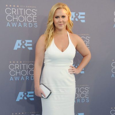 The funny Amy Schumer before go into the ceremony of 2016 Critics Choice Awards