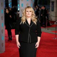Rebel Wilson at the 2016 BAFTA Awards' red carpet