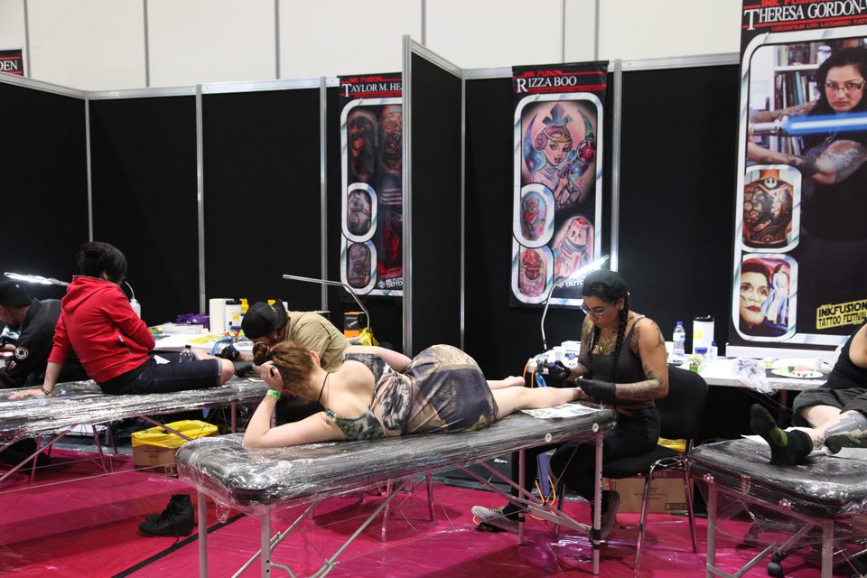 A girl with an Ewok dress getting a tattoo at the Star Wars Celebration 2016