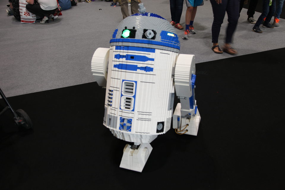 RD-D2 built with Lego's pieces at the Star Wars Celebration 2016