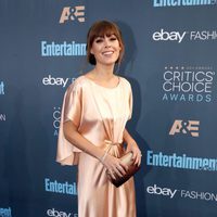 The actress Jenny Cipoletti is posing in Critics Choice Awards
