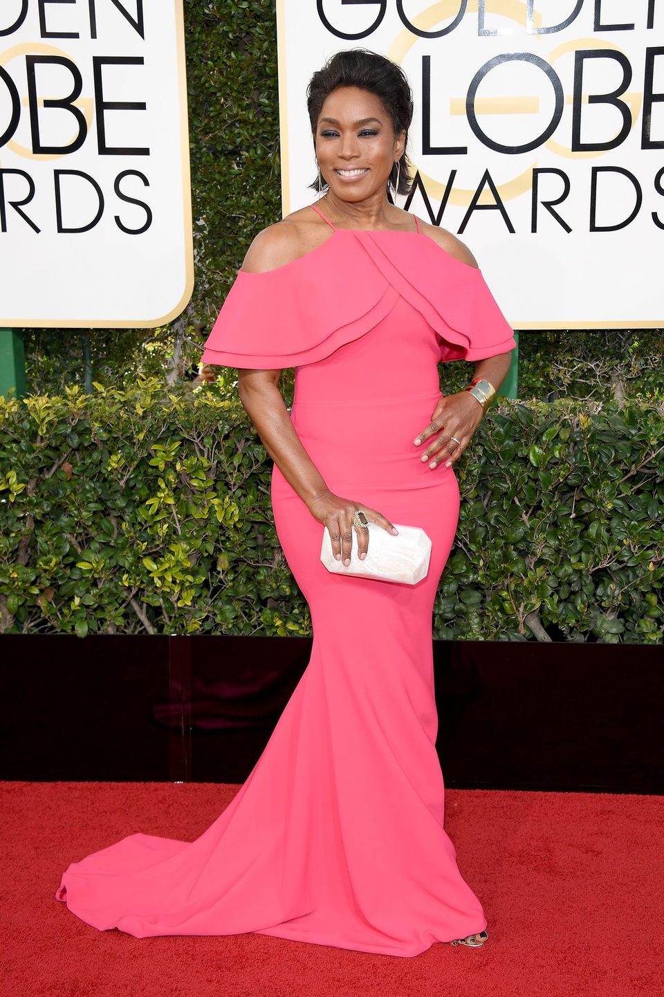 Angela Bassett at Golden Globes 2017 red carpet