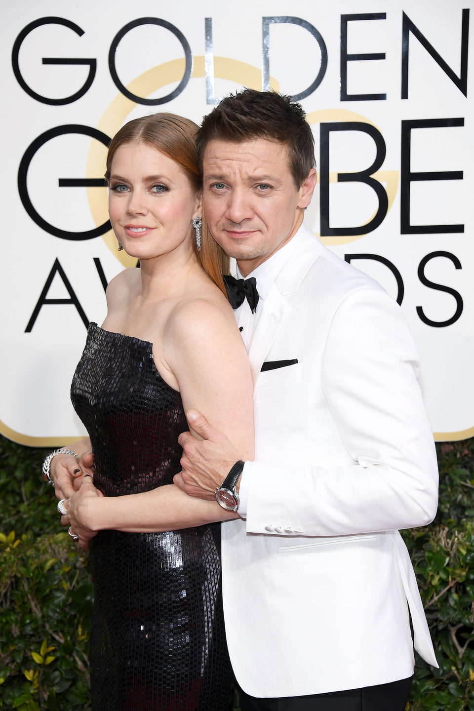Jeremy Renner, Amy dams at the 2017 Golden Globes red carpet