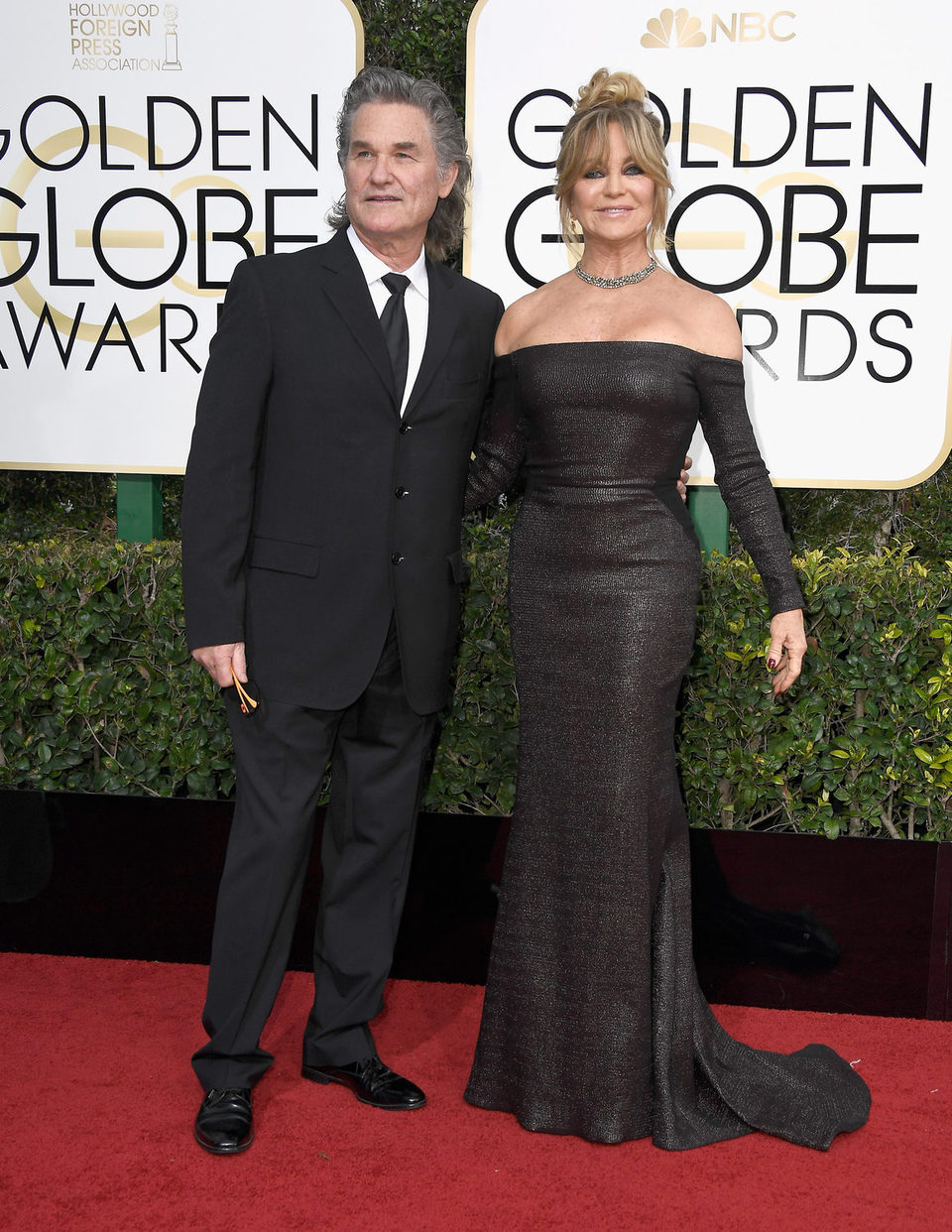 Kurt Russell, Goldie Hawn at the 2017 Golden Globes red carpet