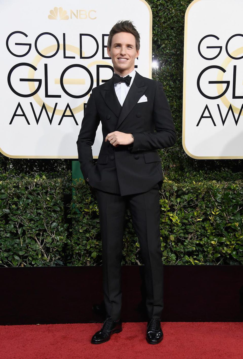 Eddie Redmayne at Golden Globes 2017 red carpet