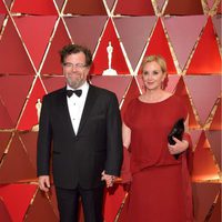 Kenneth Lonergan and J. Smith-Cameron at the red carpet of the Oscars 2017