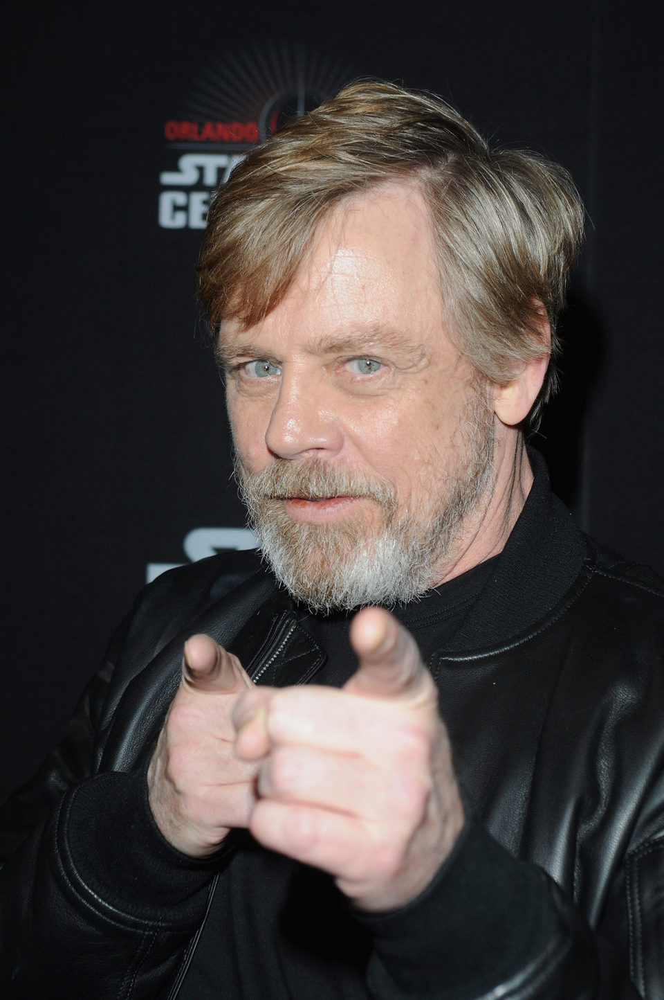 Mark Hamill pointing in the Star Wars Celebration