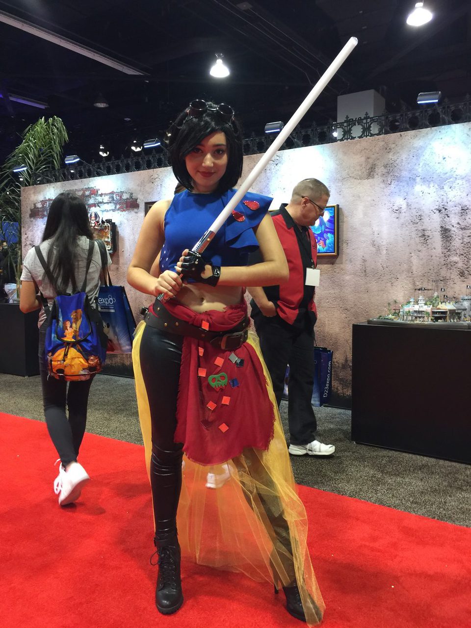 Fan dressed up like Evie in the D23