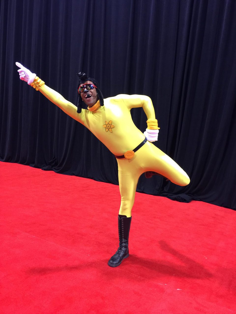 Fan dressed up like Goofy in the D23