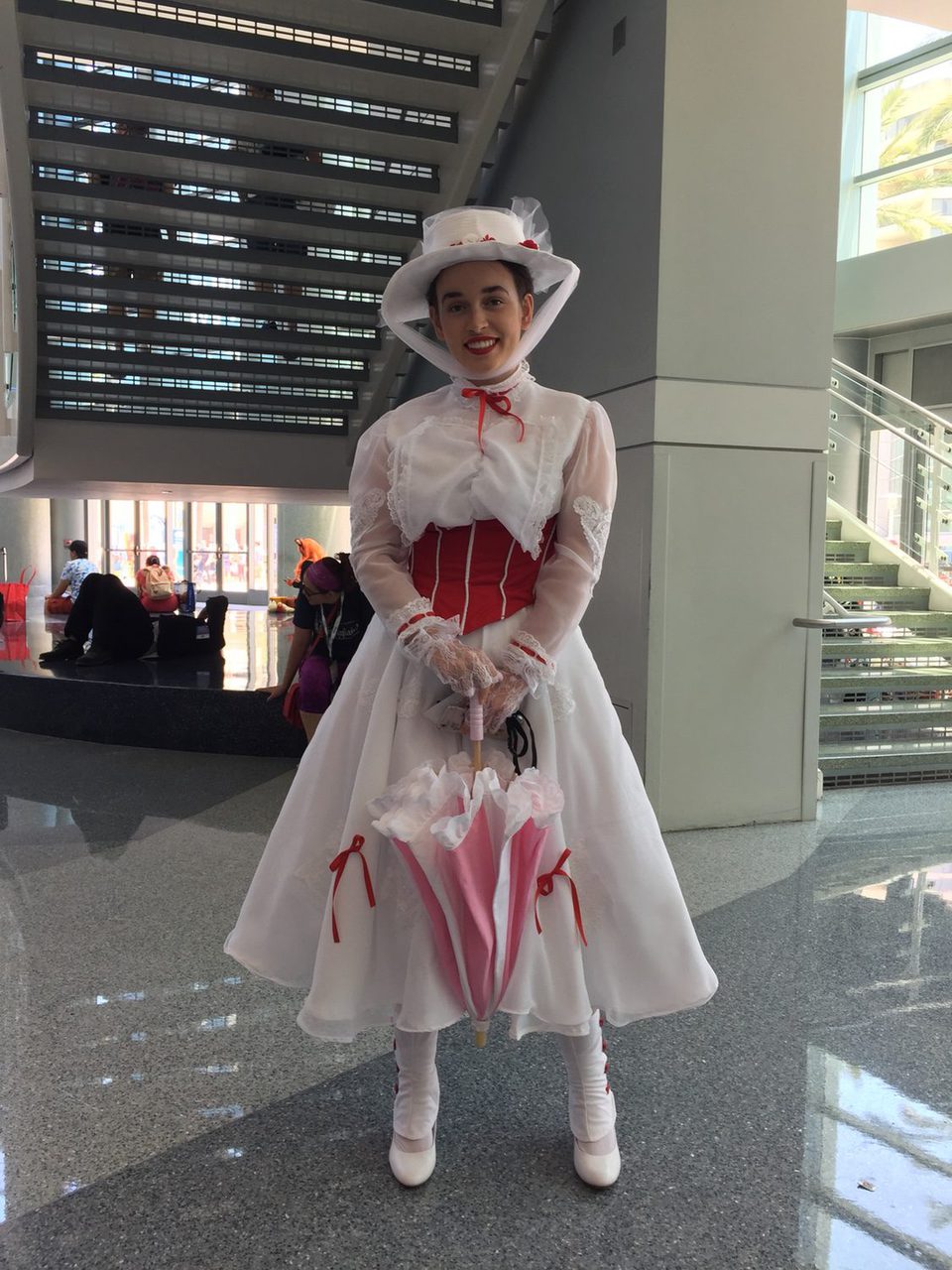 Fan dressed up like Mary Poppins in the D23