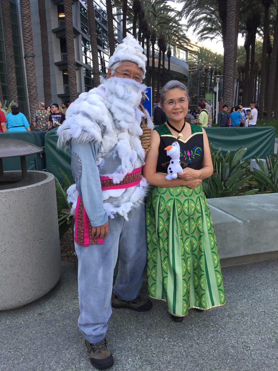 Fans dressed up like Kristoff and Anna in the D23
