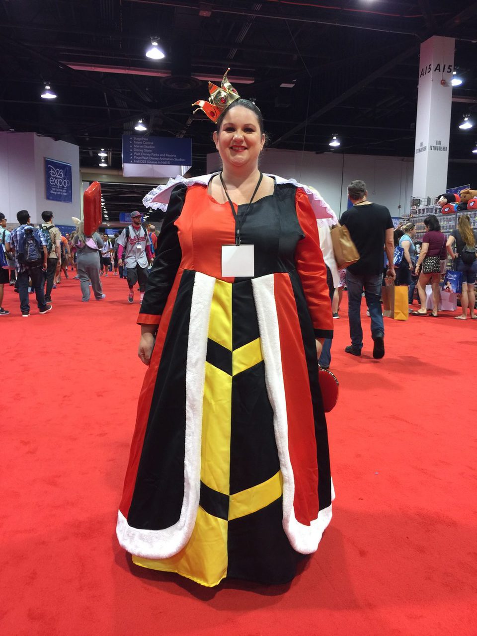 Fan dressed up like the Red Queen in D23