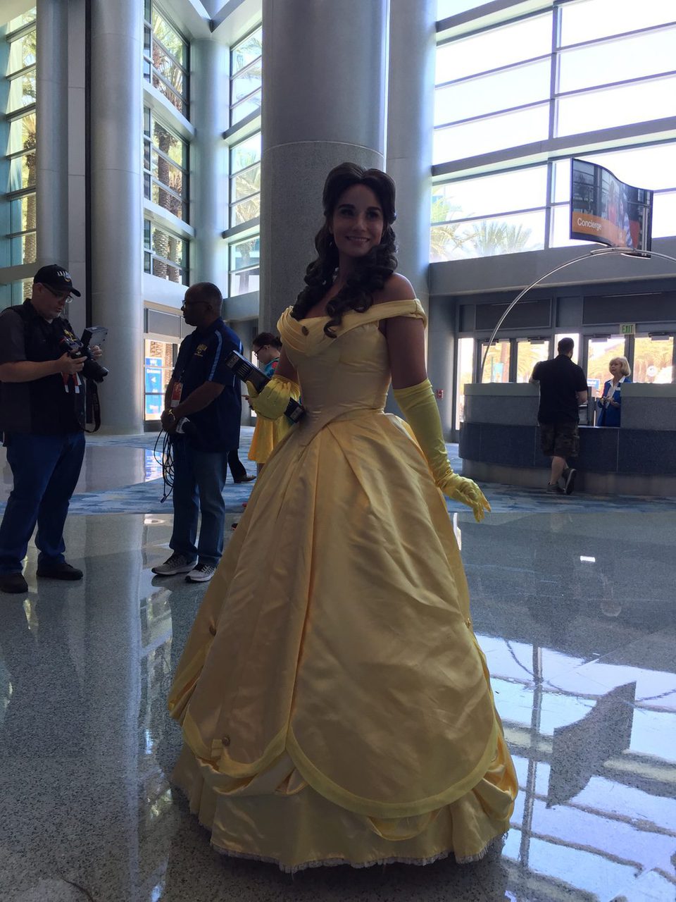 Fan dressed up like Bella in the D23