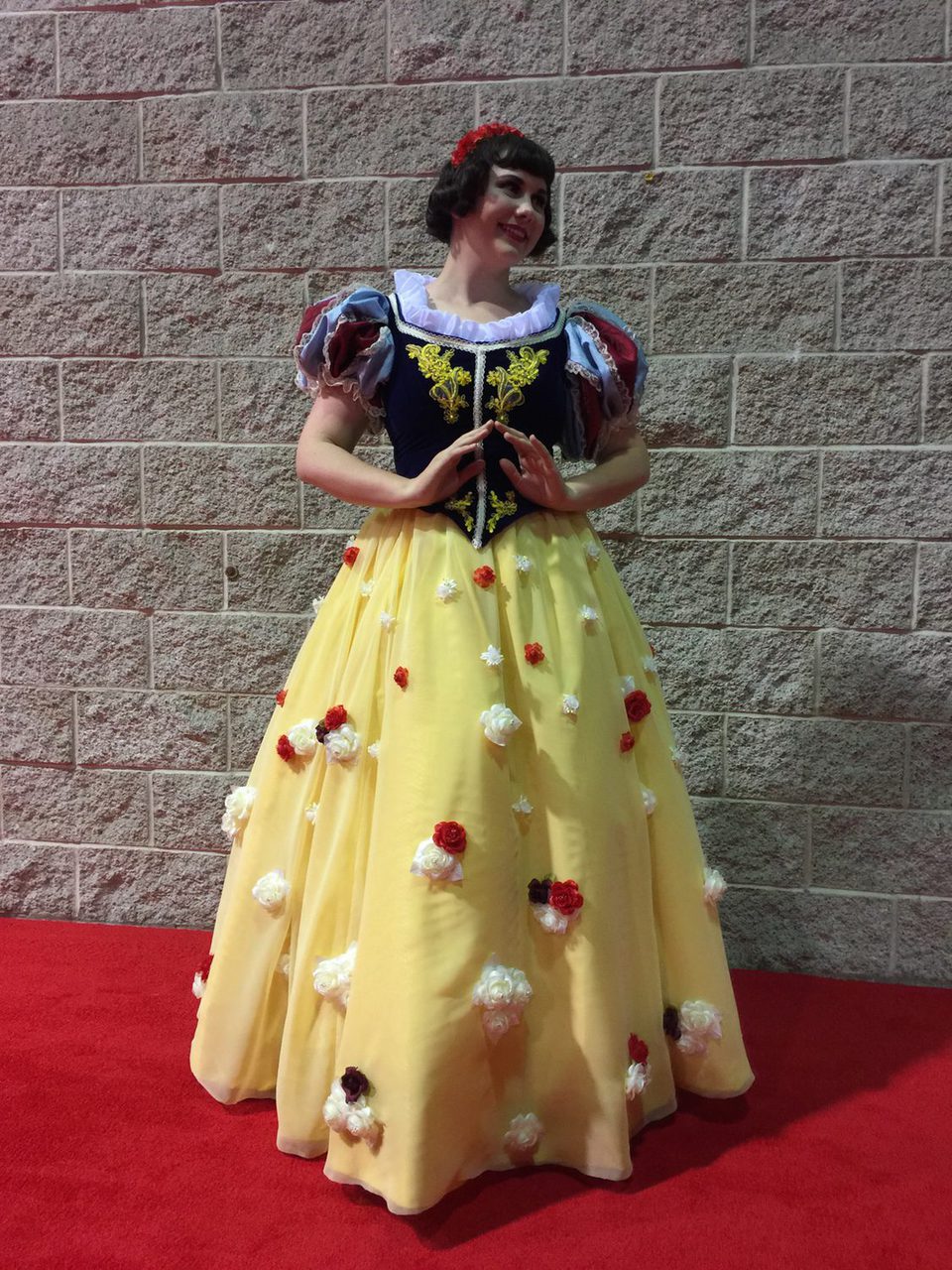 Fan dressed up like Snow White in the D23