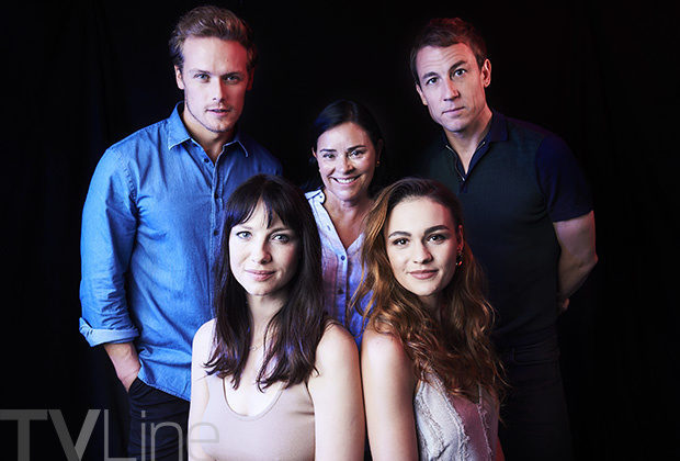 The protagonist of 'Outlander' poses in the Comic-Con 2017