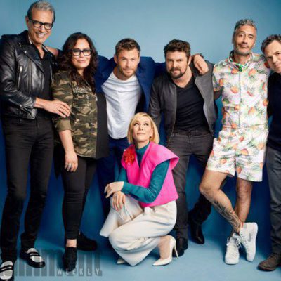 The cast of 'Thor Ragnarok' poses during the Comic-Con