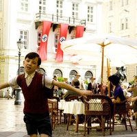El niño con el pijama de rayas