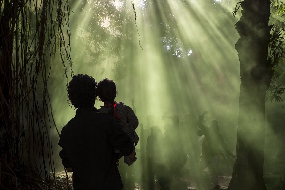 Imagen de la película Beyond the Clouds