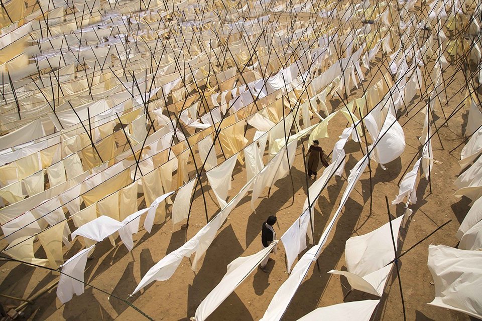 Imagen de la película Beyond the Clouds