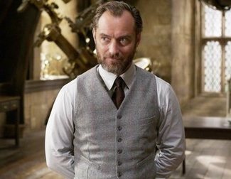 'Fantastic Beasts': J.K. Rowling spent three hours giving Jude Law a masterclass about Dumbledore