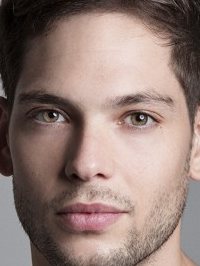  Román Reyes