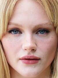  Emma Laird