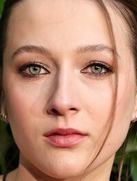  Lily Collias