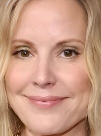  Emma Caulfield