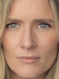  Amy De Bhrún