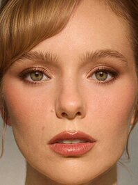  Caroline Hebert