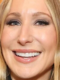  Nikki Glaser