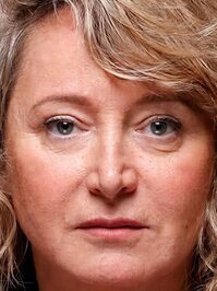  Julie Ferrier