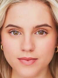  Elyse Bell