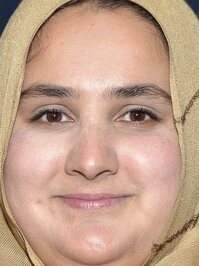  Lena Khan