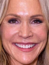  Barbara Alyn Woods