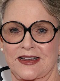  Sharon Gless